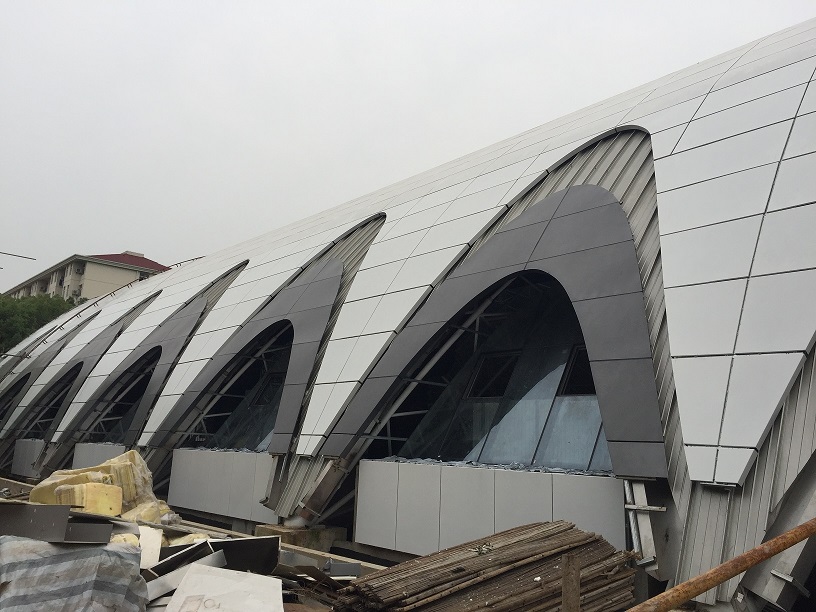 拓佳YX65-400鋁鎂錳板在武漢地質(zhì)大學游泳館項目完美驗收